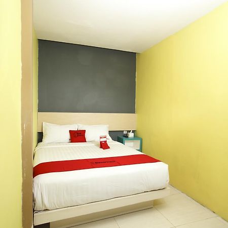 Reddoorz Plus Near Tunjungan Plaza 2 泗水 外观 照片