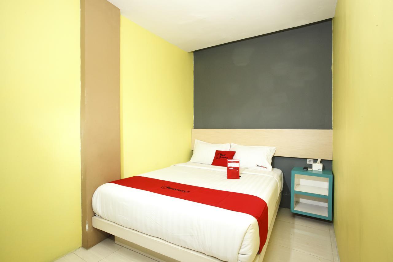 Reddoorz Plus Near Tunjungan Plaza 2 泗水 外观 照片
