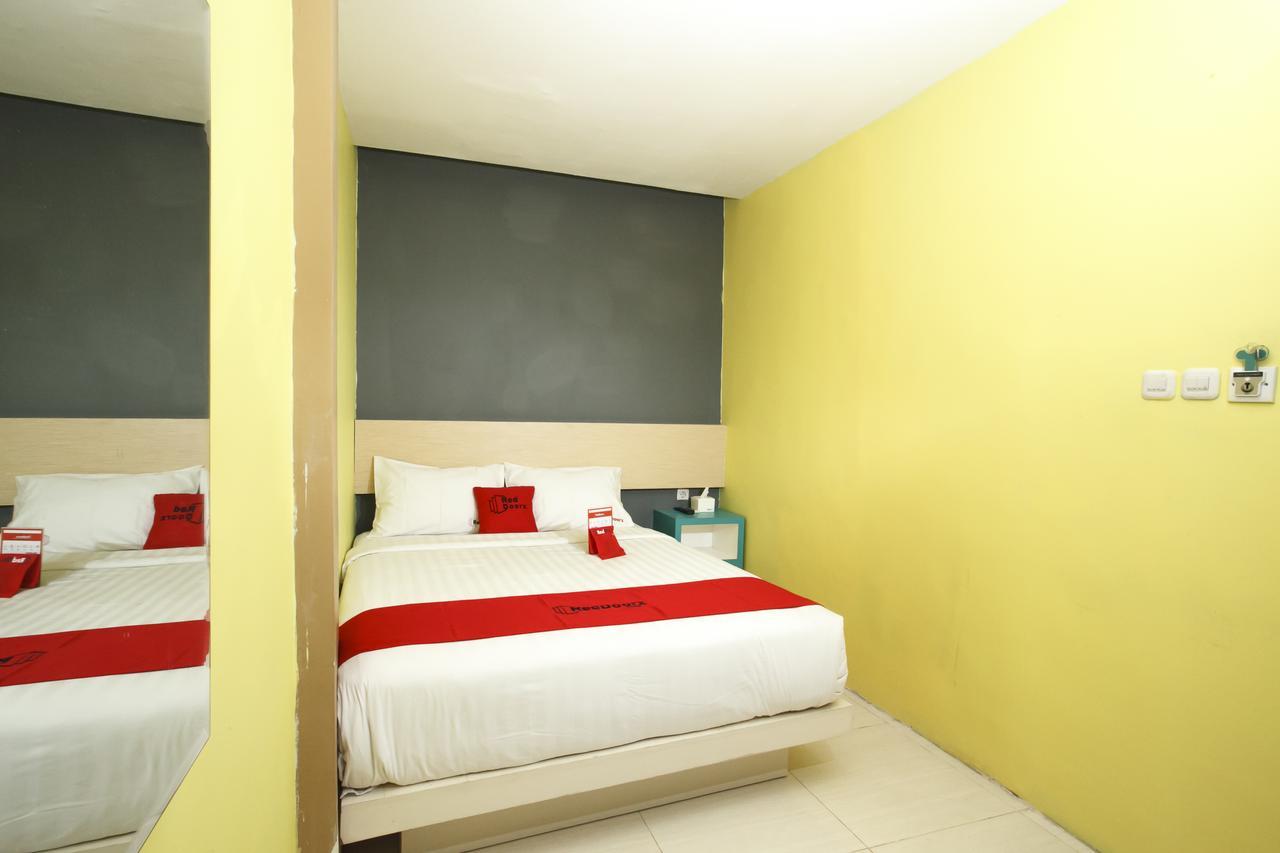 Reddoorz Plus Near Tunjungan Plaza 2 泗水 外观 照片