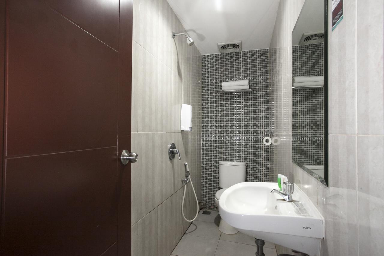 Reddoorz Plus Near Tunjungan Plaza 2 泗水 外观 照片