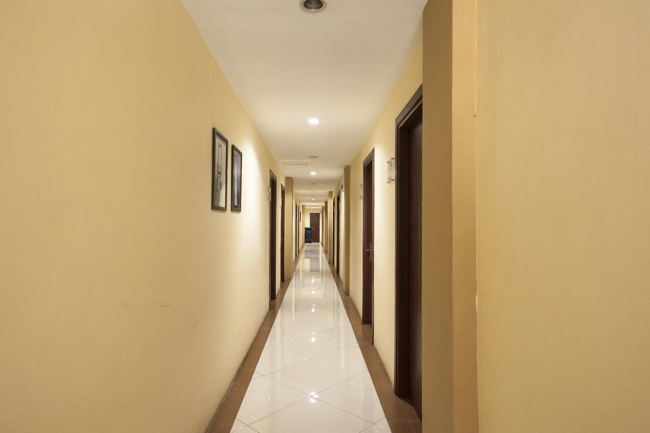 Reddoorz Plus Near Tunjungan Plaza 2 泗水 外观 照片