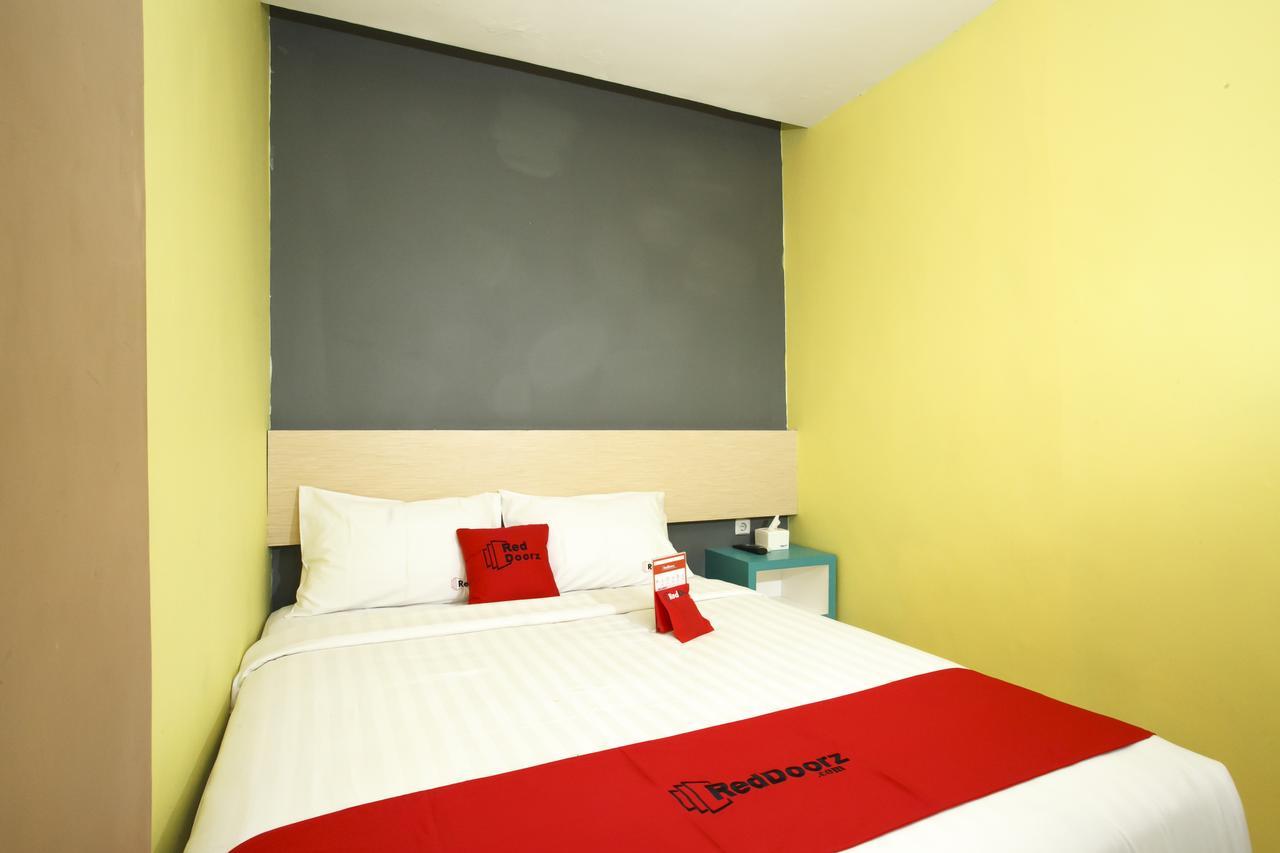 Reddoorz Plus Near Tunjungan Plaza 2 泗水 外观 照片