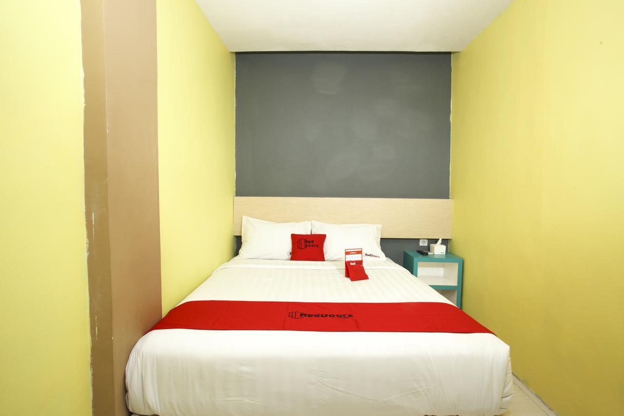 Reddoorz Plus Near Tunjungan Plaza 2 泗水 外观 照片