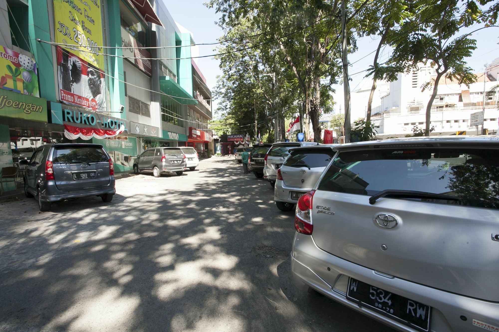 Reddoorz Plus Near Tunjungan Plaza 2 泗水 外观 照片